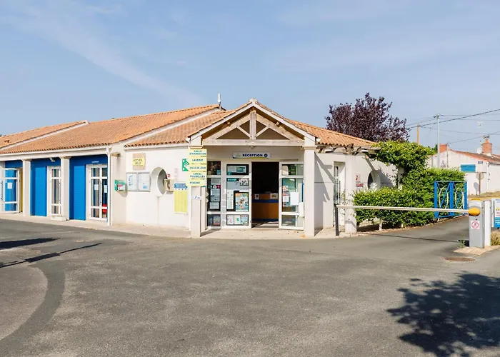 Camping Bel Air Village La Baie